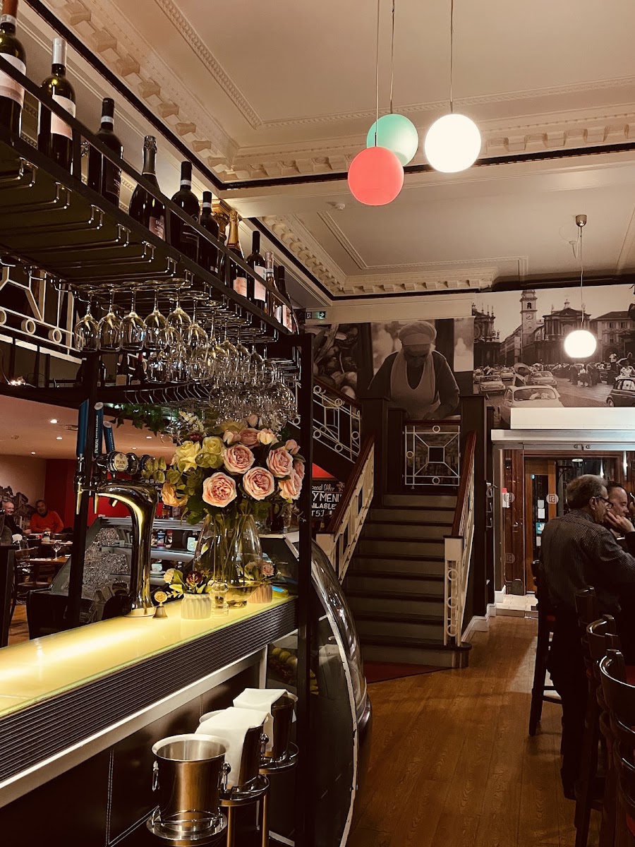 51 Italian, photo 5