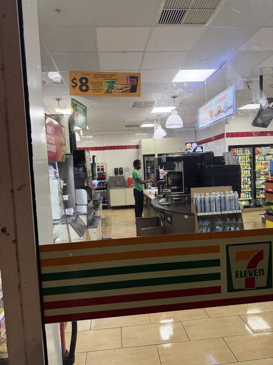 7-Eleven, photo 3