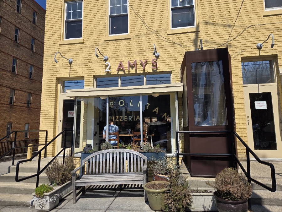 2 Amys, photo 4