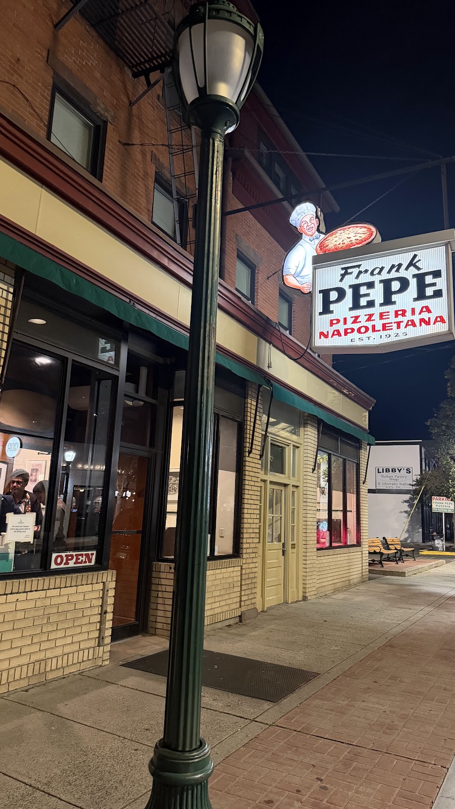 Frank Pepe Pizzeria Napoletana, photo 5