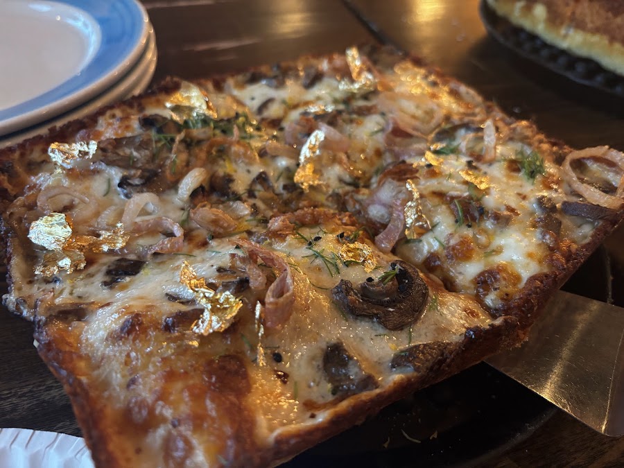 Blue Pan Pizza, photo 3