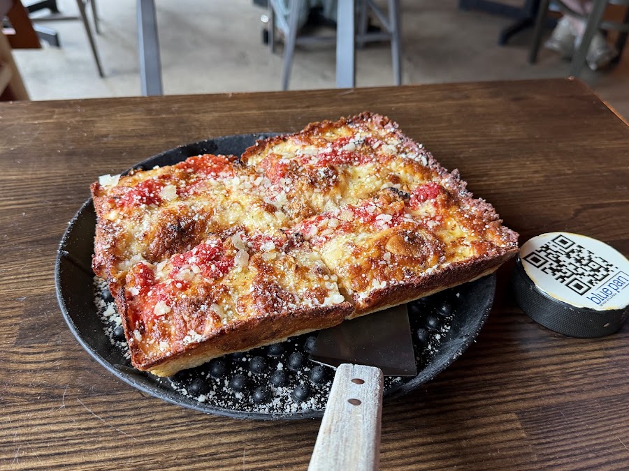 Blue Pan Pizza, photo 4