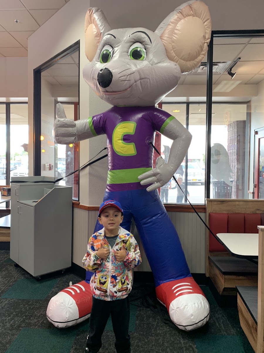 Chuck E. Cheese, photo 2